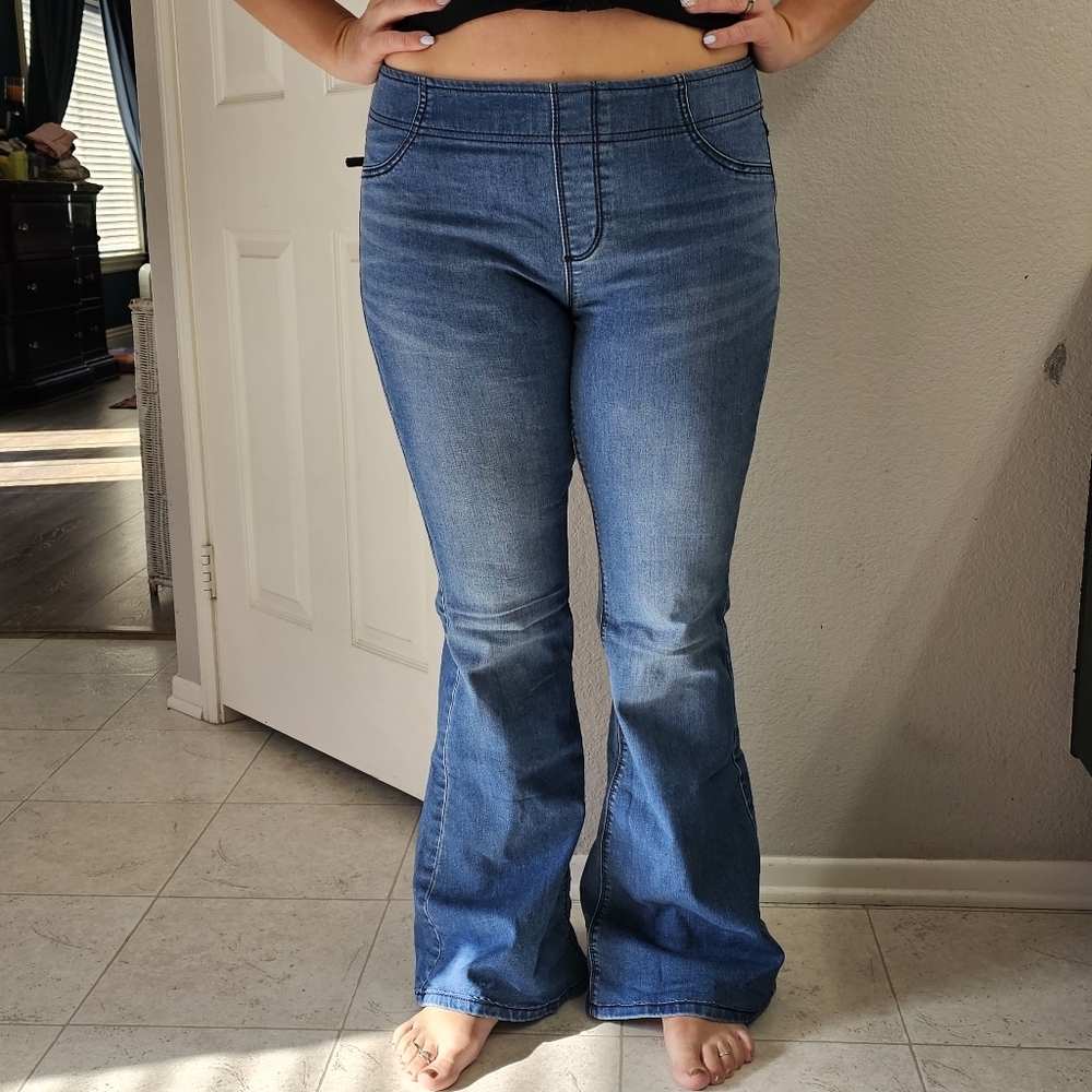 Super Cute Free People Blue Pull On Flare Pants 32 W 31.5 L Stretch Flattering.